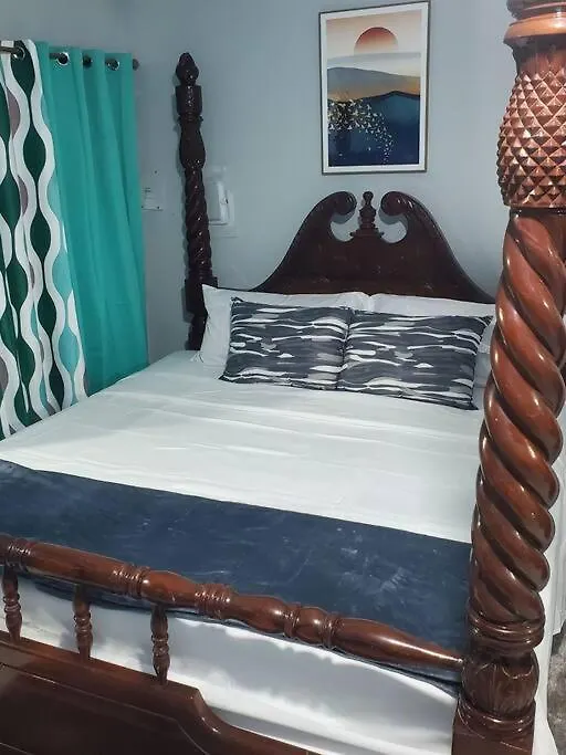 New Kingston Central Location Gated Jamaika