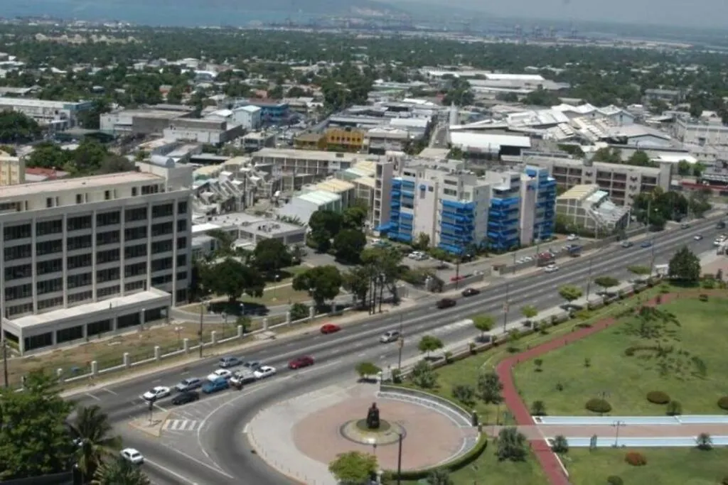 New Kingston Central Location Gated Apartment